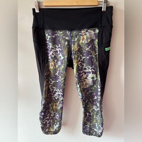 Lululemon Capri Black and Multicolor Patterned Leggings 6 - Picture 1 of 5
